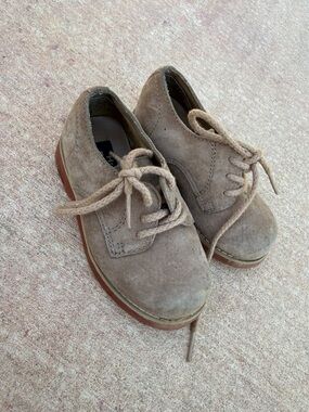 Hush Puppies Kids Suede Lace-Up Dress Shoes in Taupe
